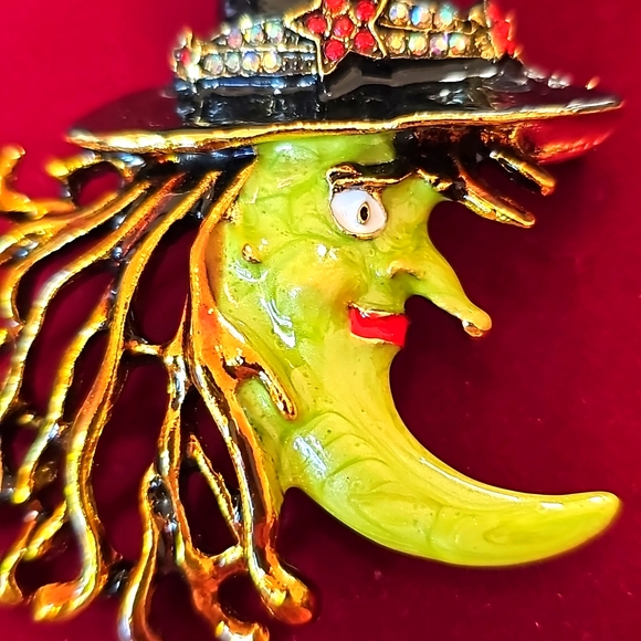 Kirk's Folly Witchy Pooh Halloween Brooch - Picture 4 of 6